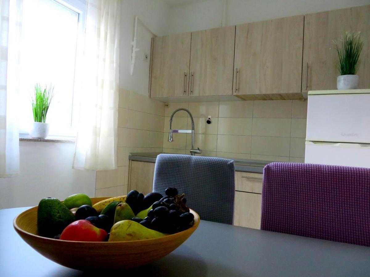 Beach Apartments Roza - The Garden Apartment Biograd Na Moru Eksteriør billede