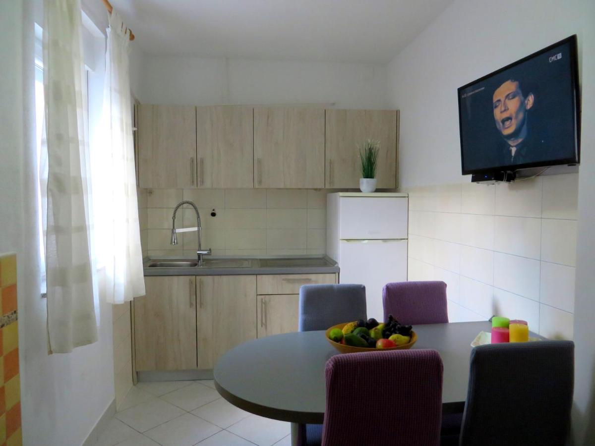 Beach Apartments Roza - The Garden Apartment Biograd Na Moru Eksteriør billede